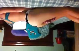 تدليك saantha المقدس في جوارب بيضاء الأخت مع العميل على اجمل سكس اجنبي نار الطاولة