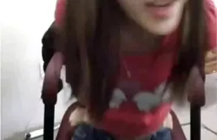 امرأة سمراء جميلة شريك الحنفية في اثنين من الثقوب على السرير احلى افلام اجنبيه سكس