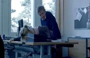 الكبار الآسيوية في سن المراهقة على السرير يظهر الثدي عارية L. احلى افلام سكس اجنبيه