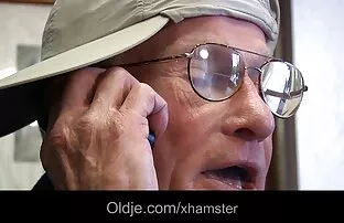 فتاة اجمل افلام سكسيه اجنبيه آسيوية اختيار ملابس في غرفة خلع الملابس
